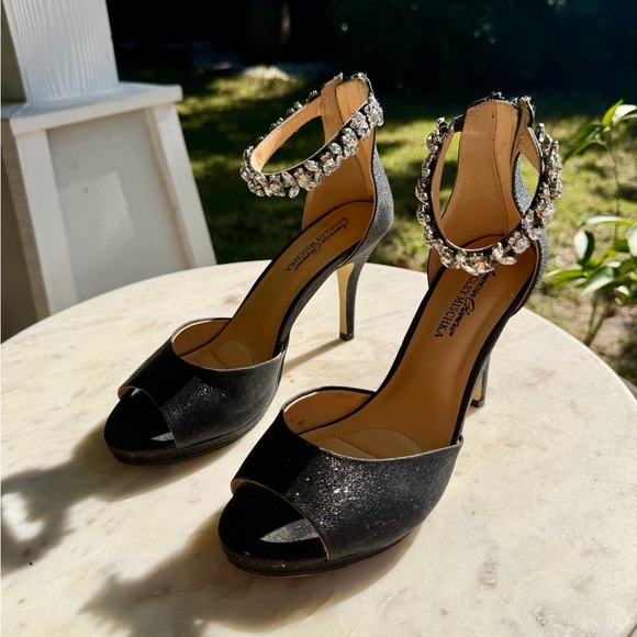 Badgley Mischka 🤍🖤Classic Beauty 🖤Black Glitter Heels with Rhinestone Strap - Picture 7 of 7